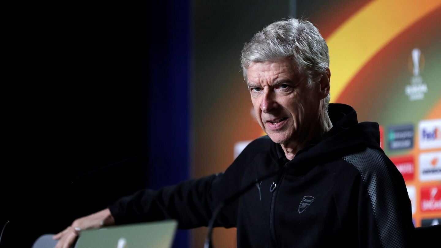 Wenger, hablando con los medios