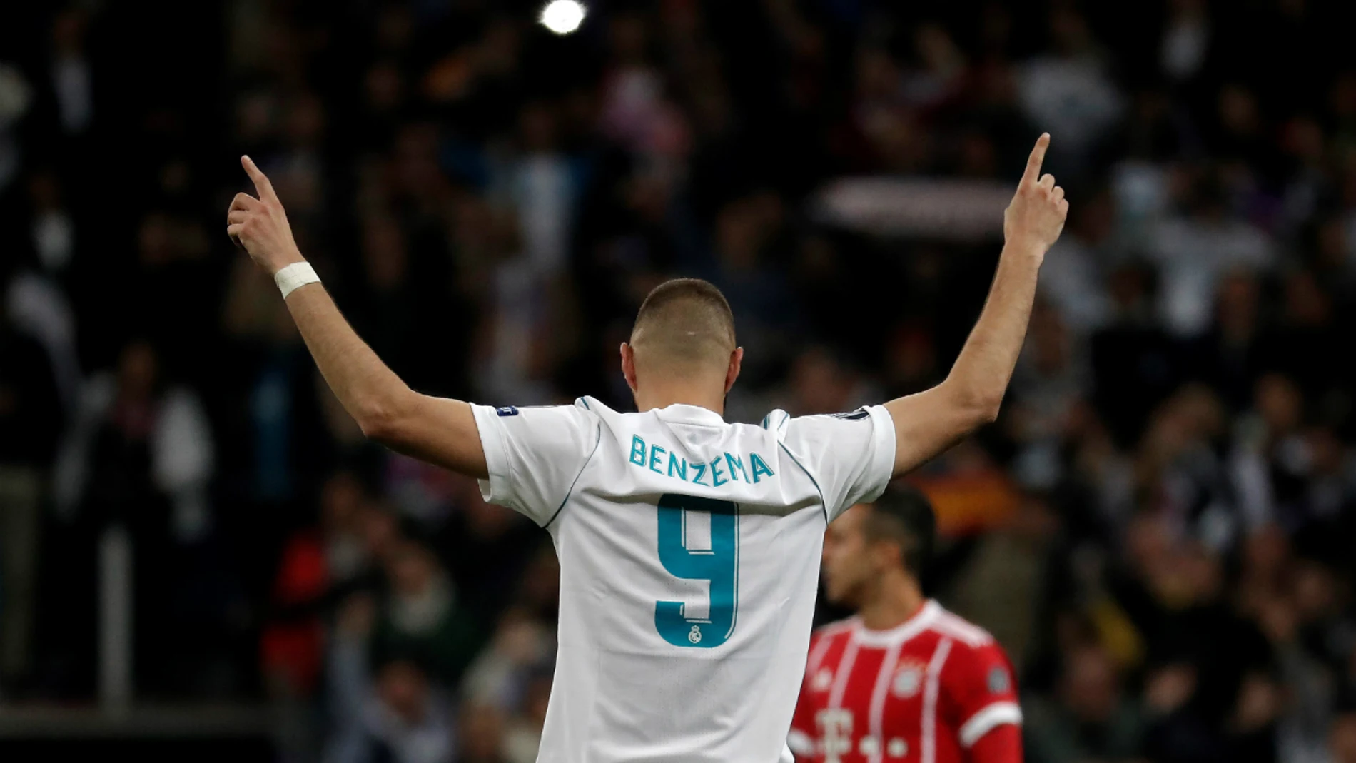 Benzema celebra un gol ante el Bayern