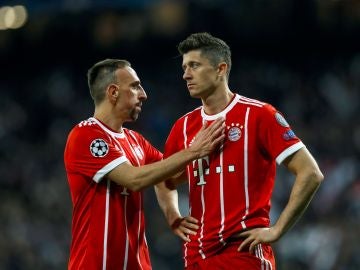 Ribery y Lewandowski se lamentan tras la eliminación ante el Real Madrid Ribery y Lewandowski se lamentan tras la eliminación ante el Real Madrid