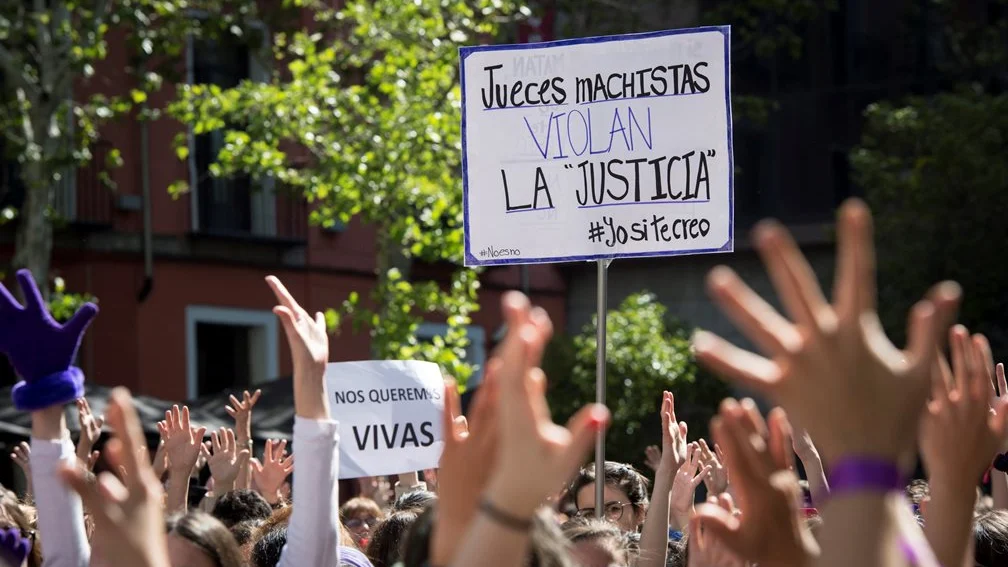 Concentración feminista contra el fallo judicial de La Manada en la Puerta del Sol