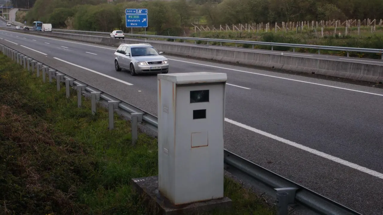 Imagen de una carretera con radar