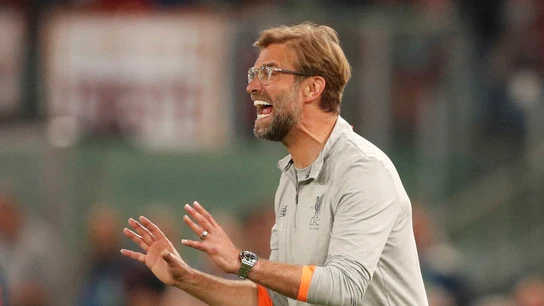 Klopp da indicaciones en el partido contra la Roma Klopp da indicaciones en el partido contra la Roma