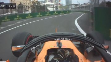 Fernando Alonso, entrando en el pit lane