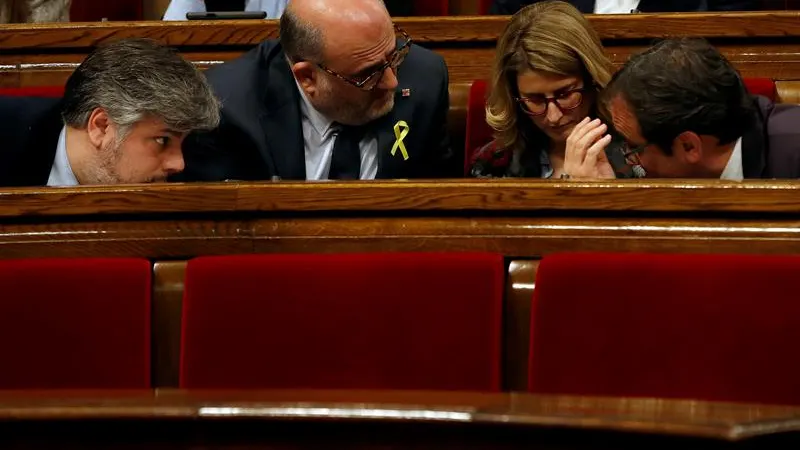 Los diputados de JxCat, Albert Batet (i), Eduard Pujol (2i), Elsa Artadi (2d) y Josep Rull