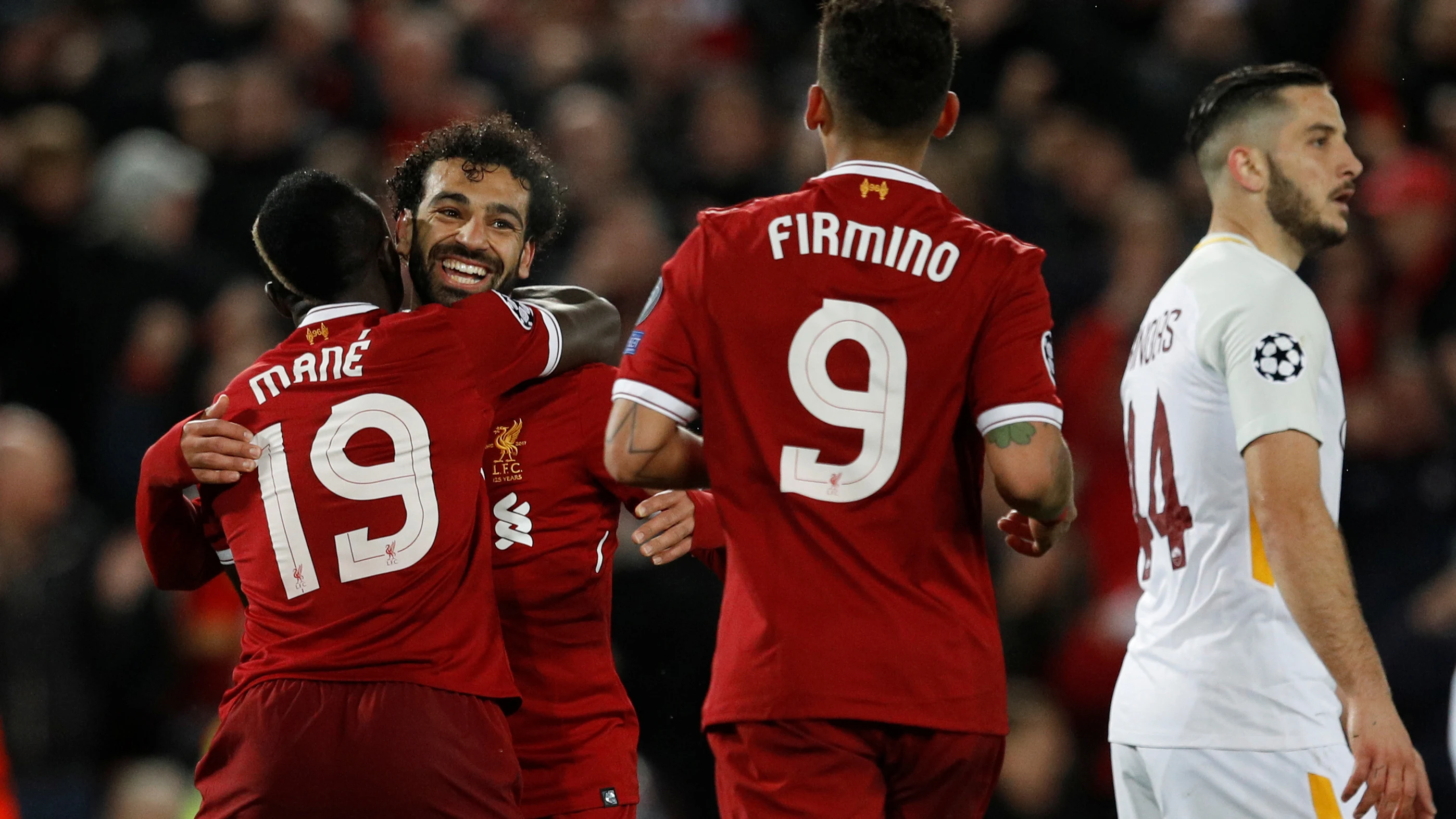 Mané, Salah y Firmino celebran un gol ante la Roma