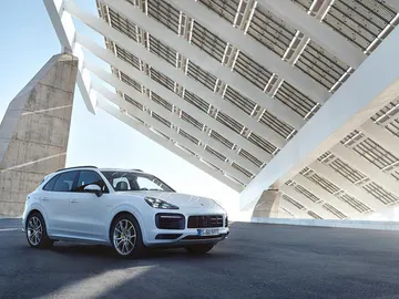 Porsche Cayenne E-Hybrid: el Cayenne híbrido enchufable quiere hacer olvidar la opción diésel Porsche Cayenne E-Hybrid: el Cayenne híbrido enchufable quiere hacer olvidar la opción diésel