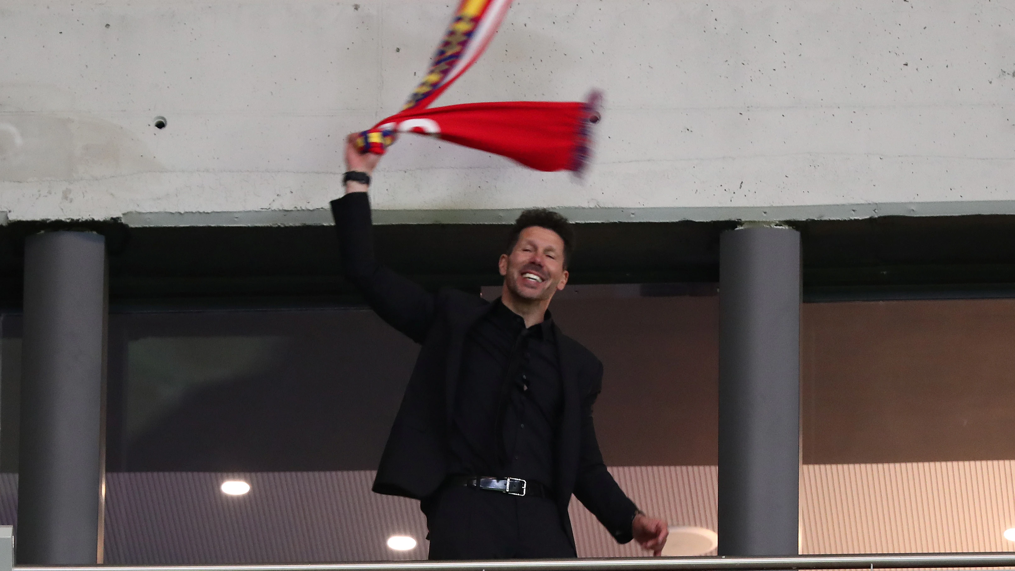 Simeone celebra el pase a la final de la Europa League del Atlético de Madrid