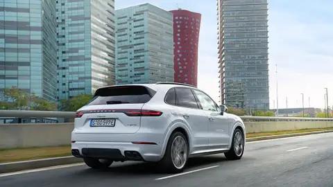 Porsche Cayenne E-Hybrid: el Cayenne híbrido enchufable quiere hacer olvidar la opción diésel Porsche Cayenne E-Hybrid: el Cayenne híbrido enchufable quiere hacer olvidar la opción diésel