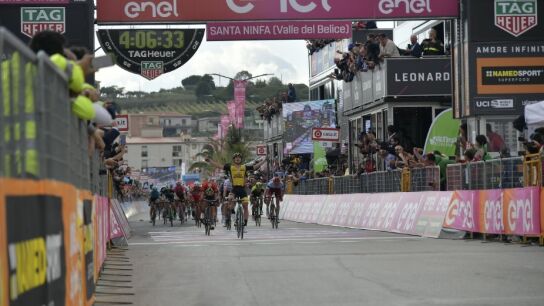 Enrico Battaglin gana al sprint la 5&ordf; etapa del Giro