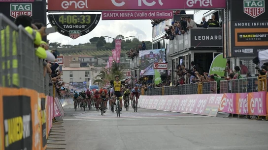 Enrico Battaglin gana al sprint la 5ª etapa del Giro Enrico Battaglin gana al sprint la 5ª etapa del Giro