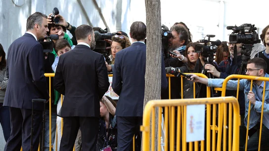 Los abogados de Vox realizan declaraciones en la puerta del Tribunal Supremo Los abogados de Vox realizan declaraciones en la puerta del Tribunal Supremo