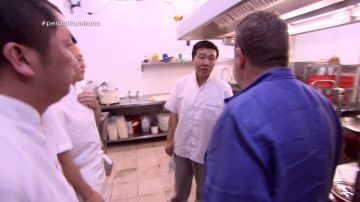 Yon, propietario de Mizuna THAI, y Alberto Chicote en Pesadilla en la cocina