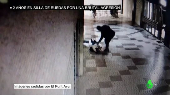 La terrible historia de Cristina: vive en silla de ruedas tras una brutal agresión para robarle un móvil y seis euros La terrible historia de Cristina: vive en silla de ruedas tras una brutal agresión para robarle un móvil y seis euros