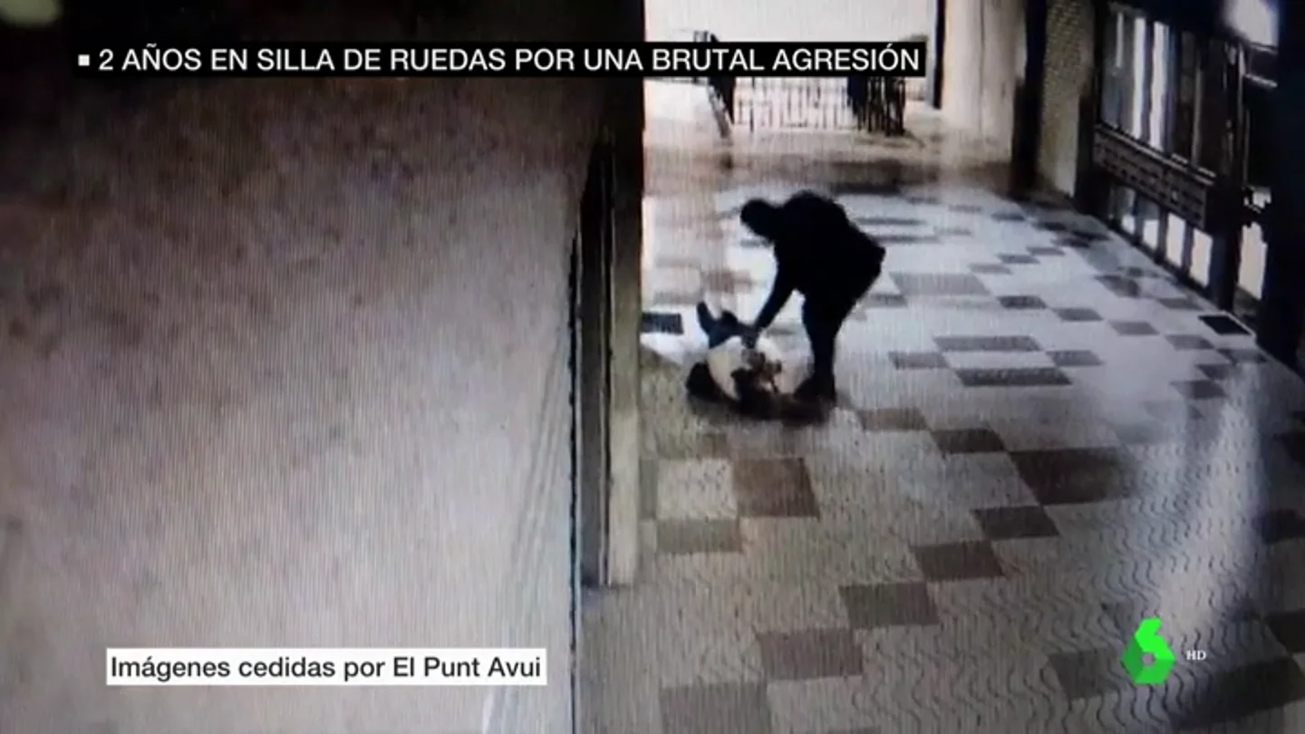 La terrible historia de Cristina: vive en silla de ruedas tras una brutal agresión para robarle un móvil y seis euros La terrible historia de Cristina: vive en silla de ruedas tras una brutal agresión para robarle un móvil y seis euros