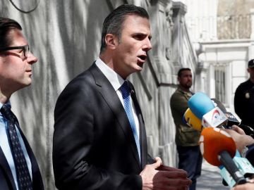 El abogado de VOX, Javier Ortega, en declaraciones a los medios a las puertas del Tribunal Supremo El abogado de VOX, Javier Ortega, en declaraciones a los medios a las puertas del Tribunal Supremo