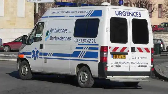 Imagen de archivo de una ambulancia de Francia Imagen de archivo de una ambulancia de Francia