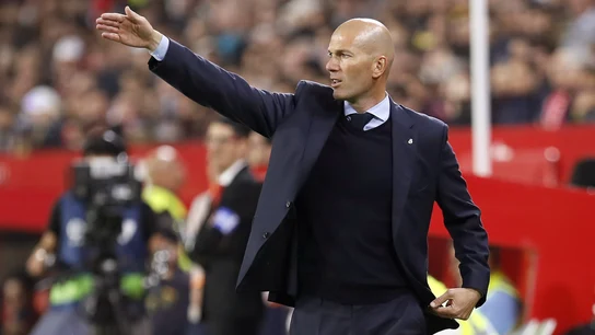 Zidane, en la banda del Sánchez Pizjuán Zidane, en la banda del Sánchez Pizjuán