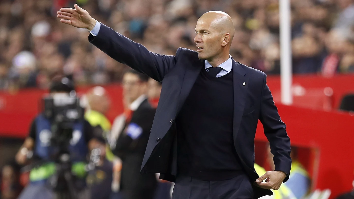 Zidane, en la banda del Sánchez Pizjuán Zidane, en la banda del Sánchez Pizjuán