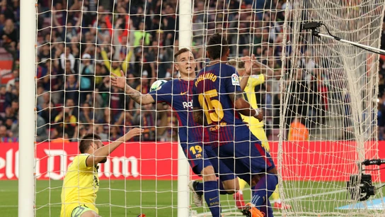 Paulinho y Digne celebran un gol ante el Villarreal Paulinho y Digne celebran un gol ante el Villarreal
