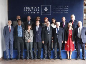 El jurado encargado de fallar el Premio Princesa de Asturias de Cooperación Internacional 2018, presidido por Gonzalo Suárez Pertierra El jurado encargado de fallar el Premio Princesa de Asturias de Cooperación Internacional 2018, presidido por Gonzalo Suárez Pertierra