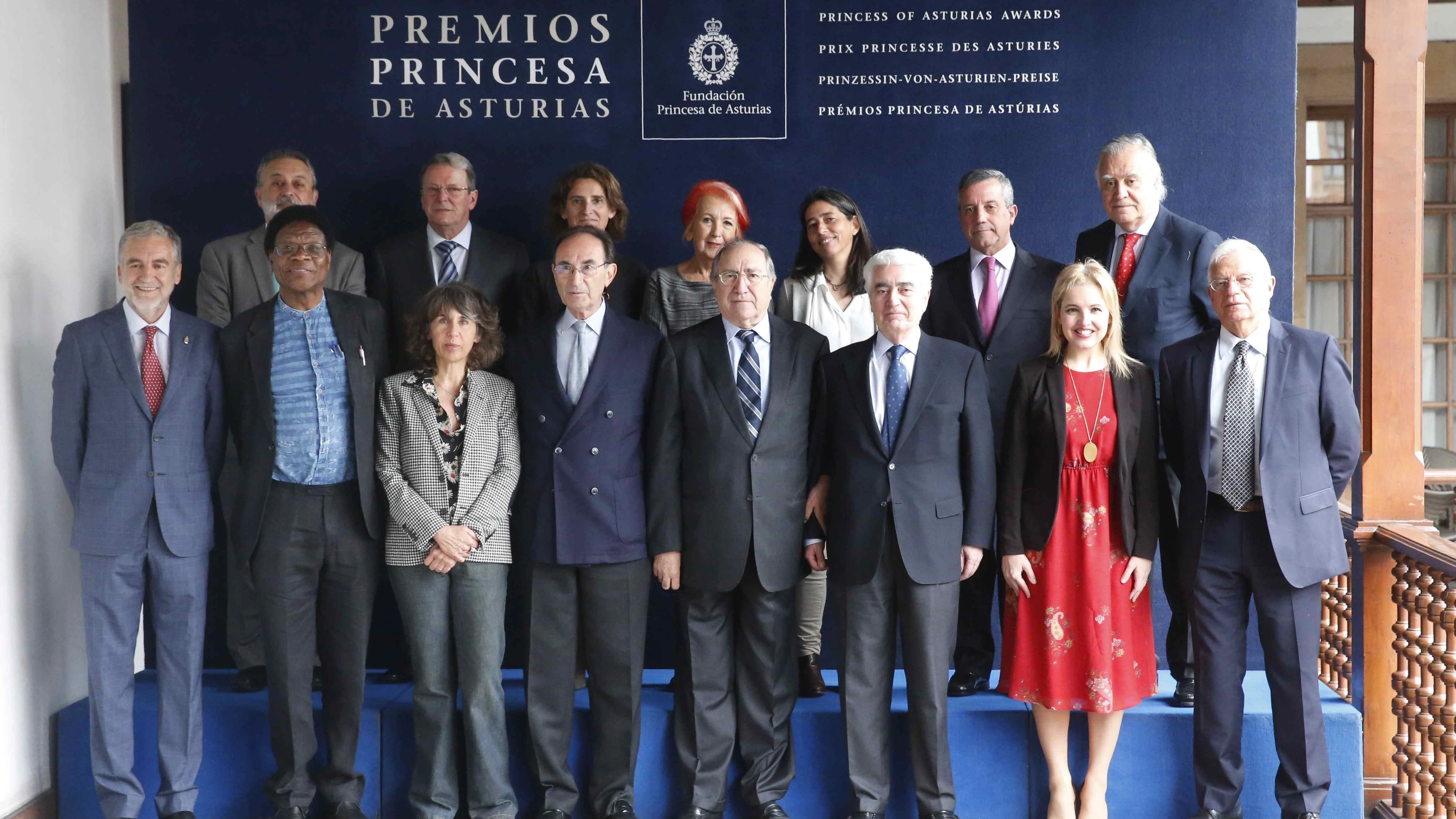 El jurado encargado de fallar el Premio Princesa de Asturias de Cooperación Internacional 2018, presidido por Gonzalo Suárez Pertierra 