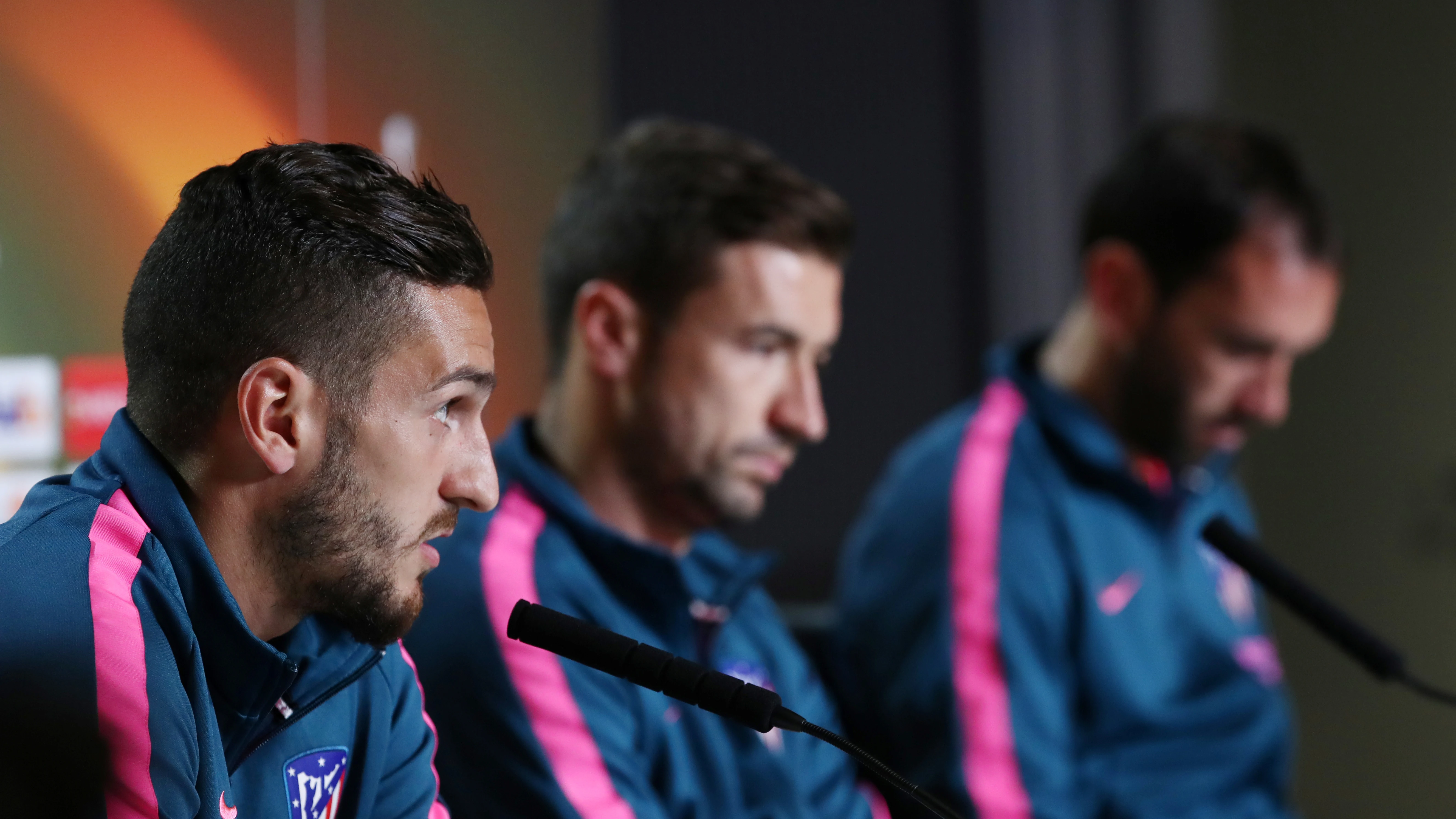 Gabi, Koke y Godín, en el 'Open Media Day'