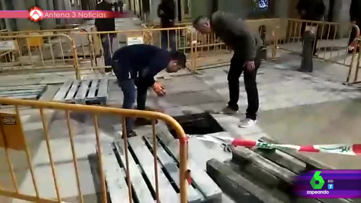 El v&iacute;deo viral en el que un joven desaparece en cuesti&oacute;n de segundos por una alcantarilla