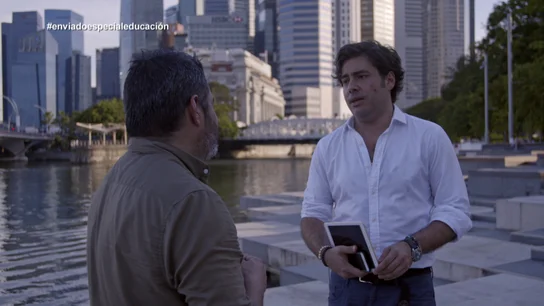 El bróker Emilio Monclús charla con Jalis de la Serna en Enviado especial: el país de la Educación El bróker Emilio Monclús charla con Jalis de la Serna en Enviado especial: el país de la Educación
