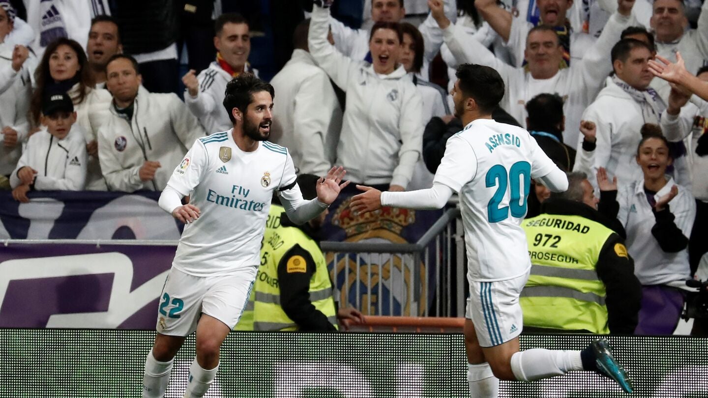 Isco y Asensio celebran un gol con el Real Madrid