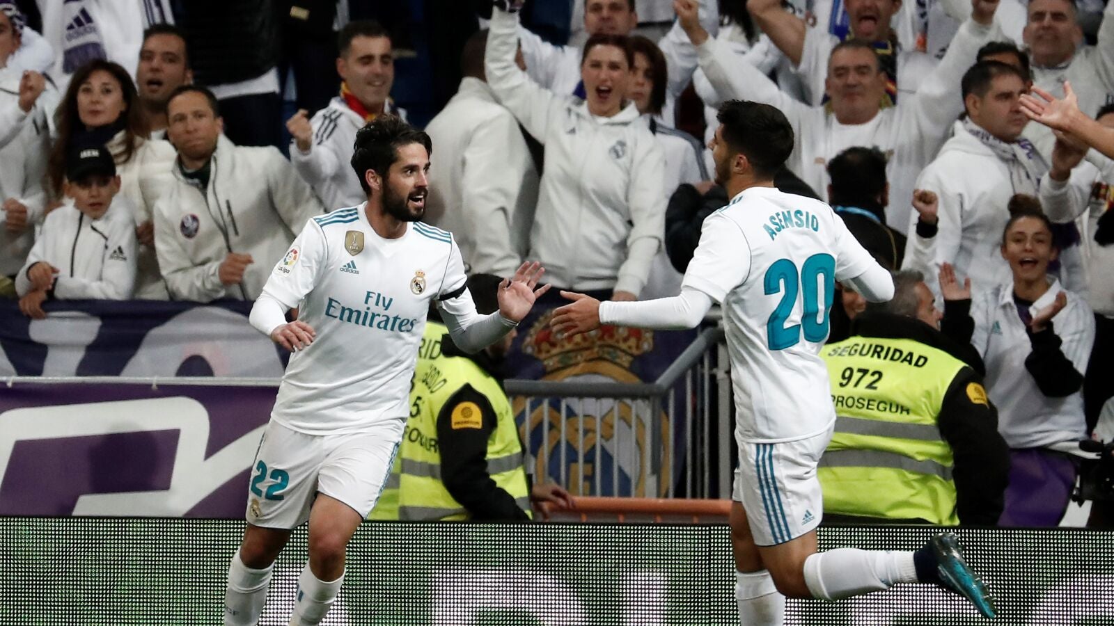 Isco y Asensio celebran un gol con el Real Madrid
