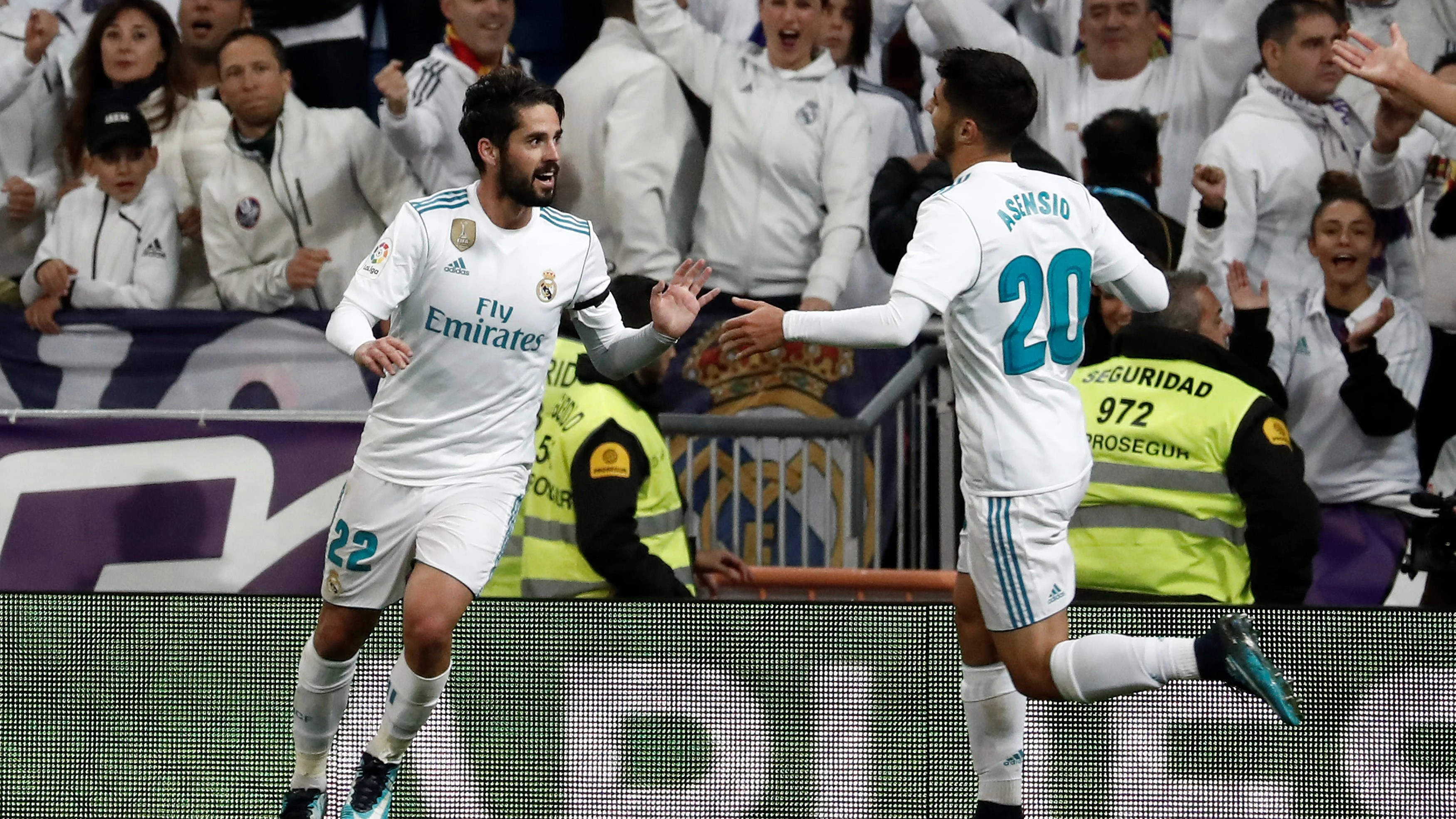 Isco y Asensio celebran un gol con el Real Madrid