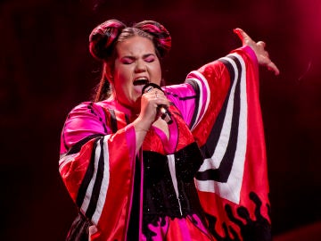 Netta, durante su actuación en la semifinal de Eurovisión