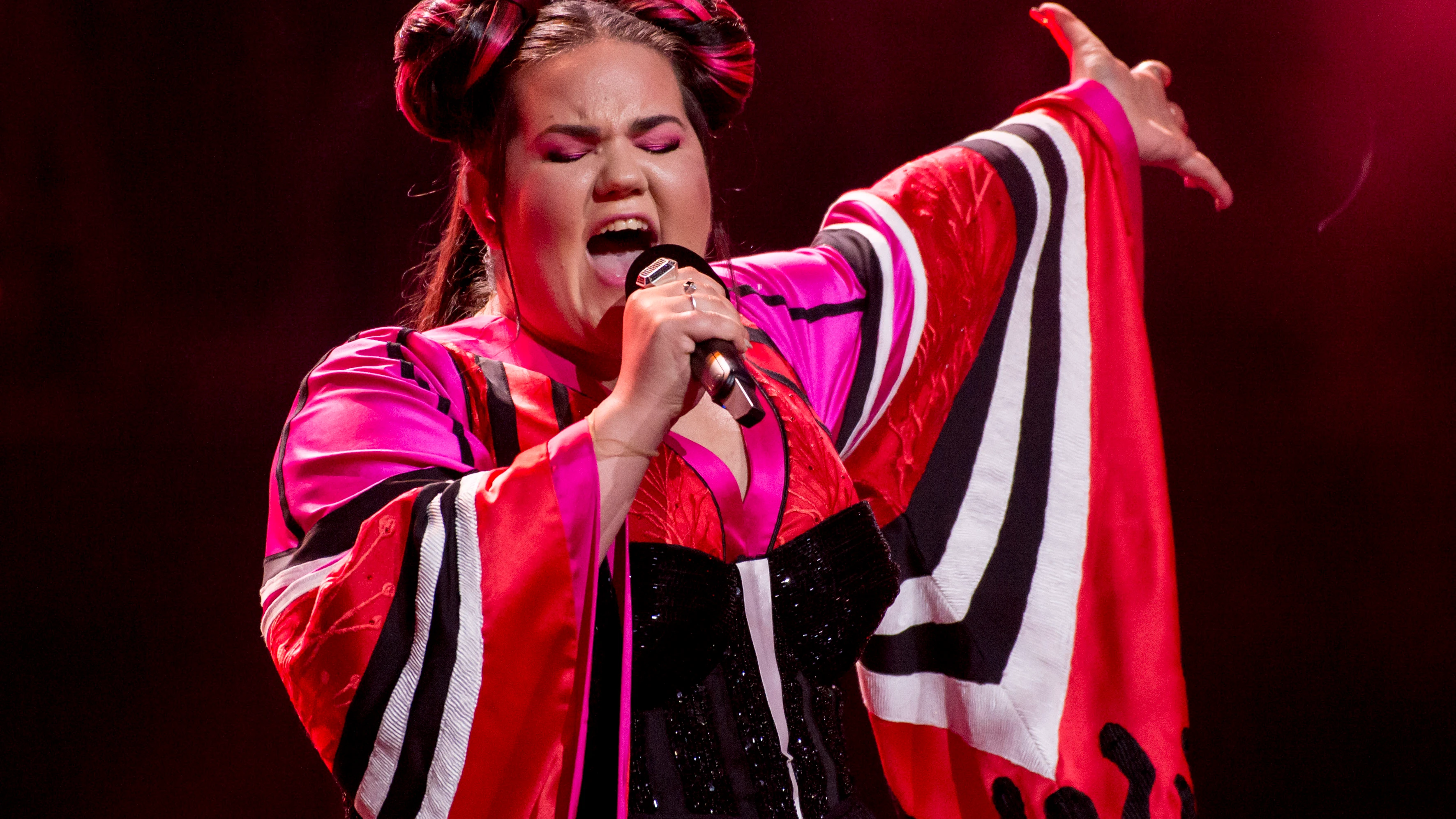 Netta, durante su actuación en la semifinal de Eurovisión