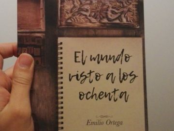 Un ejemplar de 'El mundo visto a los ochenta' de Emilio Ortega Un ejemplar de 'El mundo visto a los ochenta' de Emilio Ortega