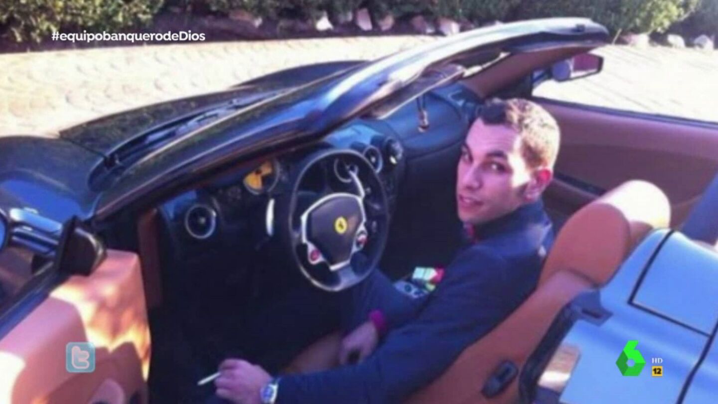 Javier Ulloa en un Ferrari