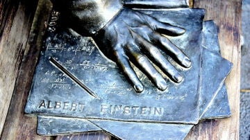 Albert Einstein no predijo algunas características del universo
