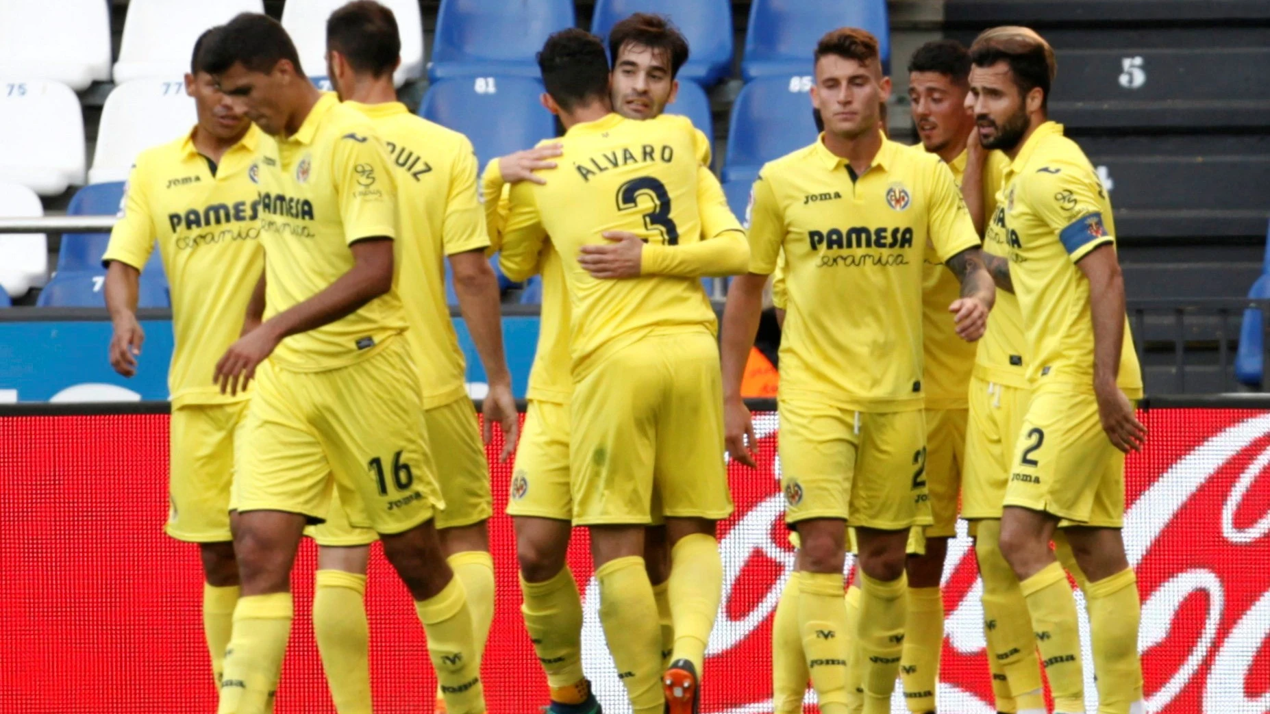 Trigueros celebrando un gol