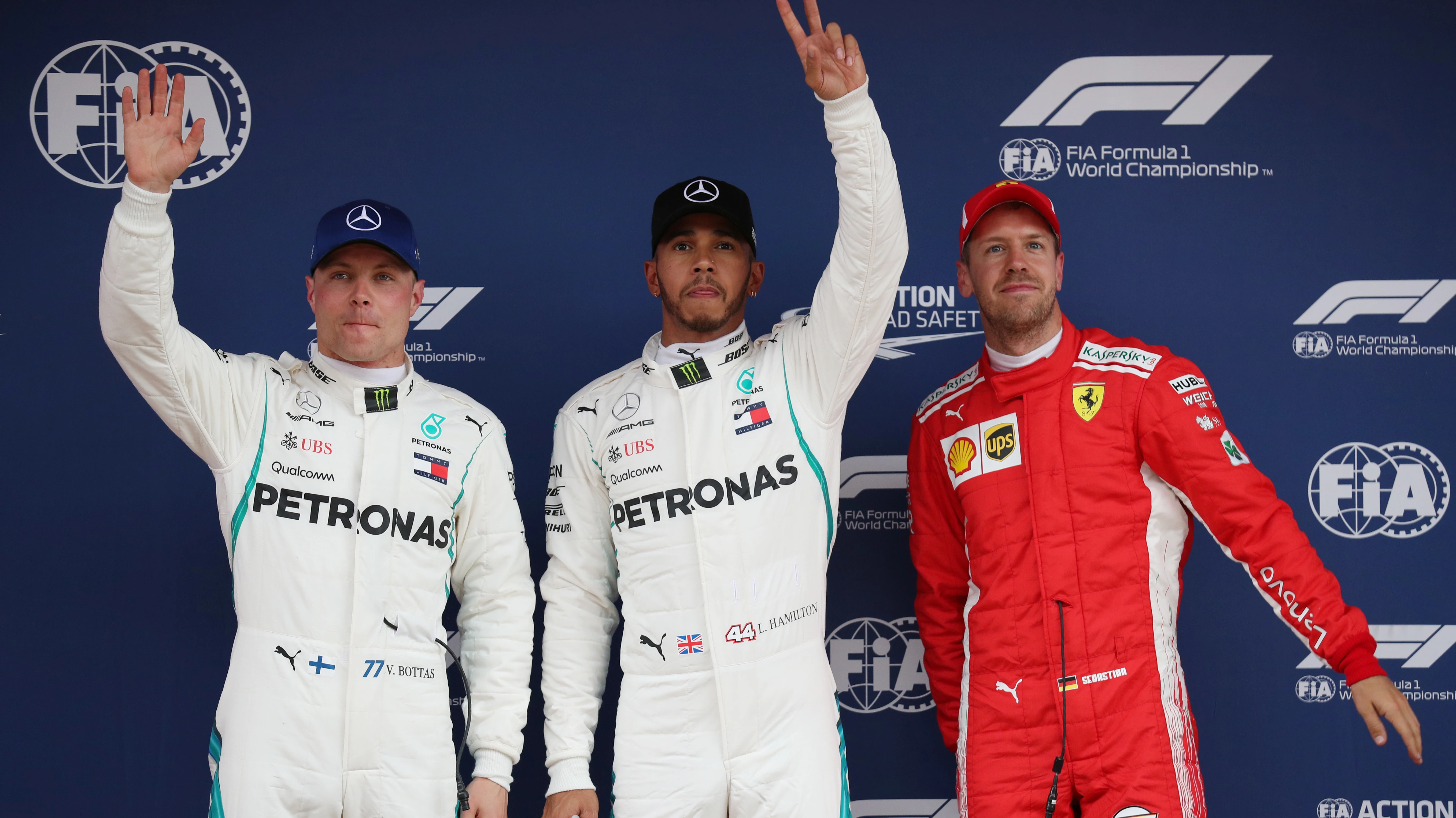 Lewis Hamilton, junto a Bottas y Vettel en Barcelona