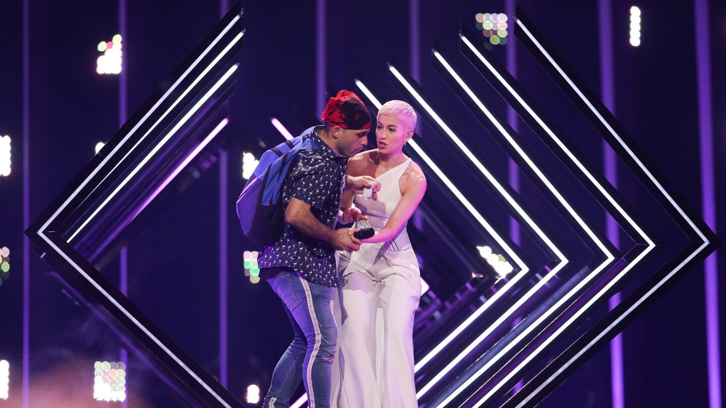 Espont&aacute;neo en la actuaci&oacute;n de Reino Unido en Eurovisi&oacute;n