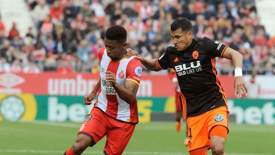 Murillo y Boulaya disputando un balón Murillo y Boulaya disputando un balón