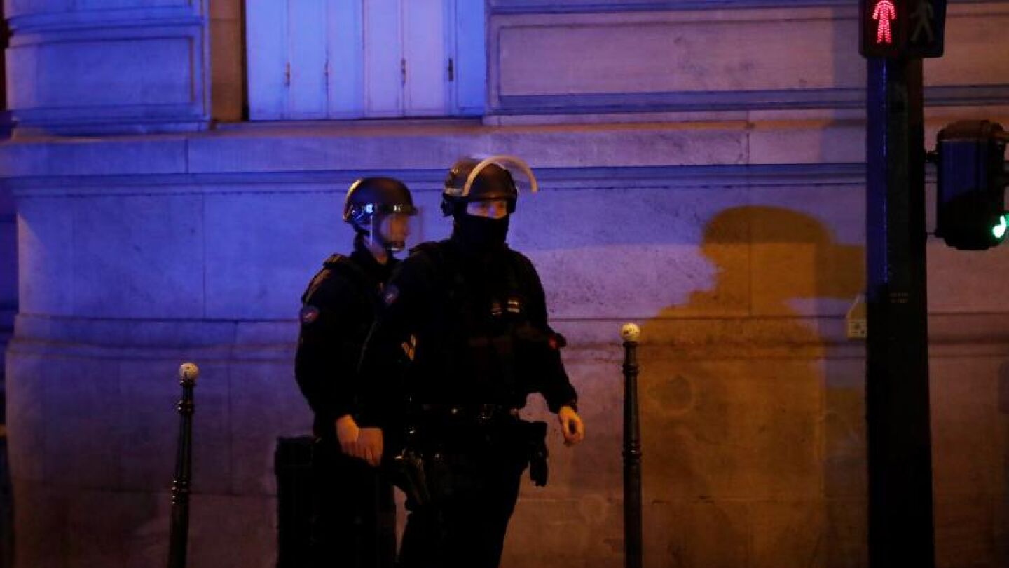 Miembros de la Polic&iacute;a francesa en Par&iacute;s 