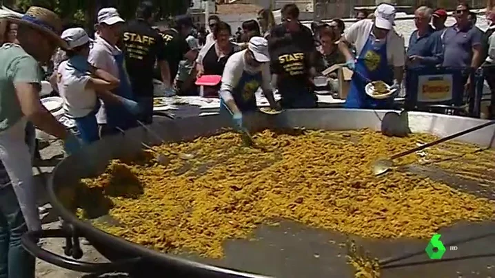 Una paella gigante valenciana