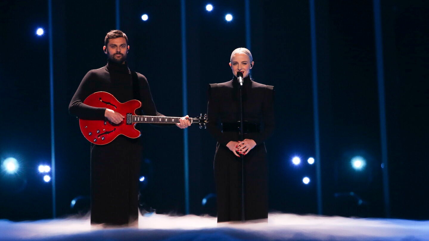 Los representantes de Francia cantan 'Mercy'