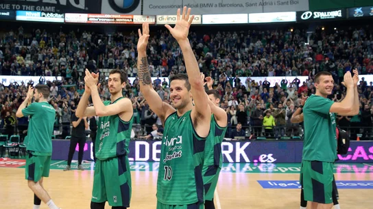 El Joventut celebrando la permanencia El Joventut celebrando la permanencia