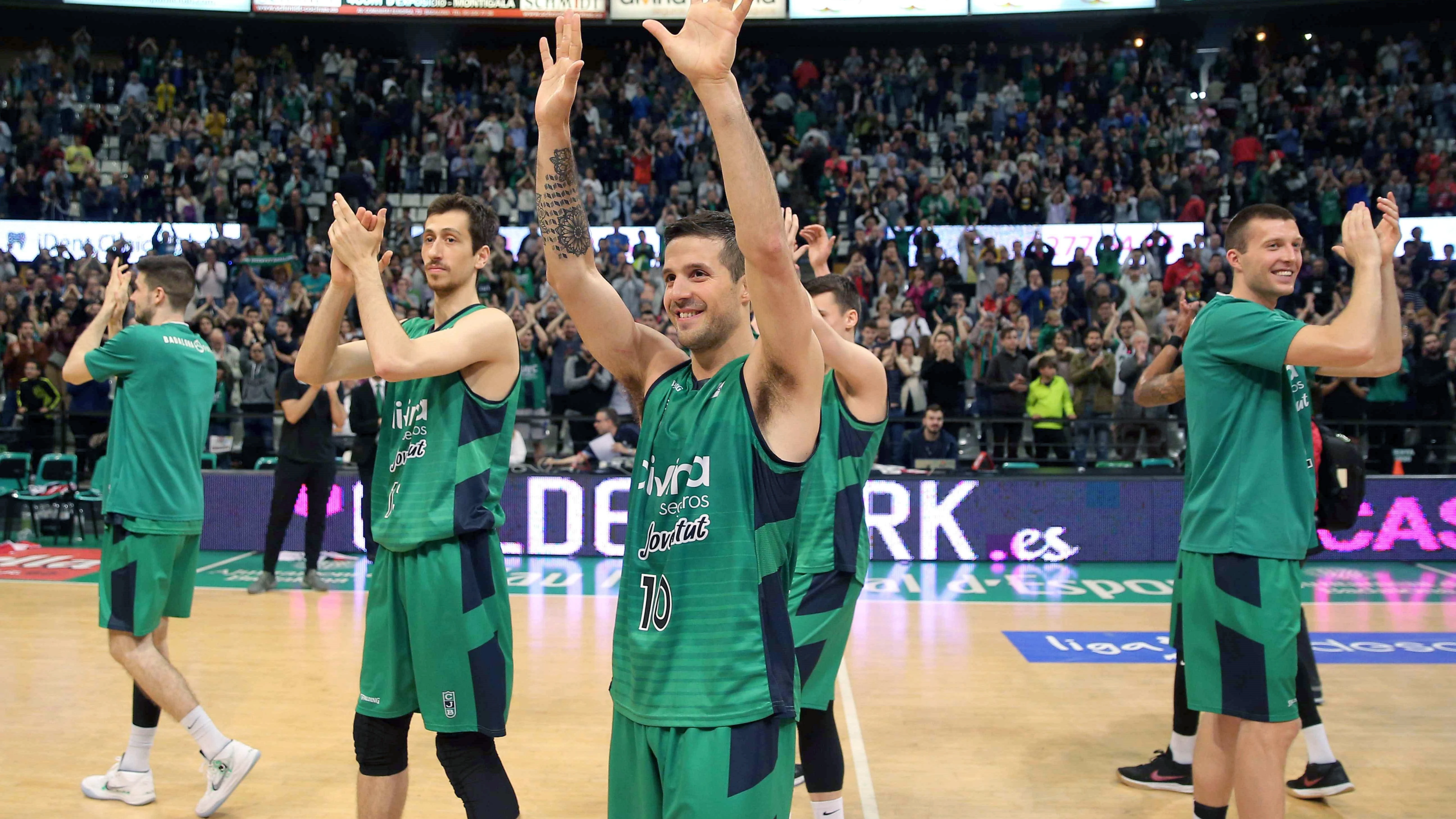 El Joventut celebrando la permanencia 