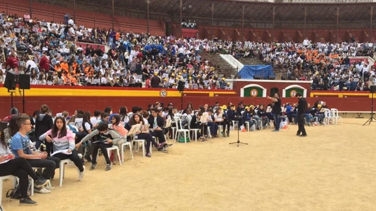 Los alumnos que han tocado en la plaza de toros de Valencia Los alumnos que han tocado en la plaza de toros de Valencia