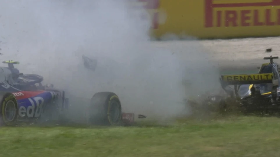 El accidente provocado por Grosjean en la curva 3 del GP de España