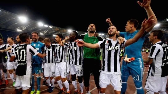 Los jugadores de la Juventus celebran la Liga Los jugadores de la Juventus celebran la Liga