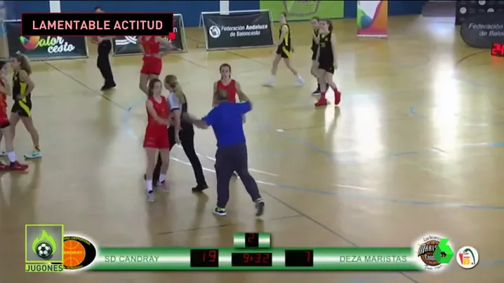AgresionArbitraJugones