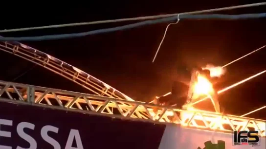 Graban cómo un hombre en estado de embriaguez muere carbonizado en un festival de música en Brasil Graban cómo un hombre en estado de embriaguez muere carbonizado en un festival de música en Brasil